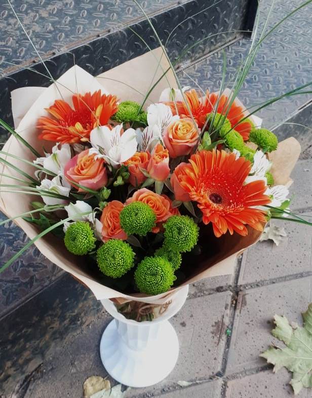 Букет цветов из: Герберы, Хризантемы, Альстромерии и Розы в Саргатском