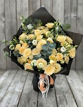 Букет цветов из:  Розы и Лизиантусы в Саргатском