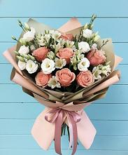 Букет цветов из:  Розы, Альстромерии и Лизиантусы #REPLACE_PRED# Саргатском