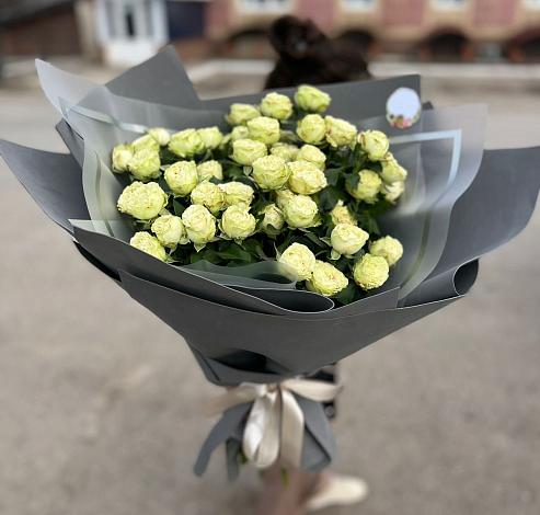 Букет Белые кустовые розы Солинеро в Саргатском