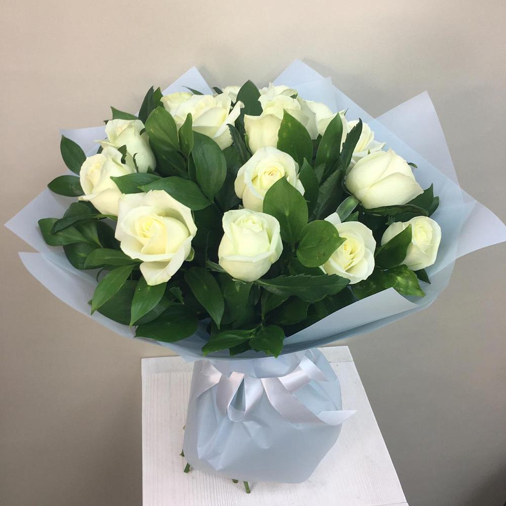 Букет 15 Белых роз Проуд в Саргатском