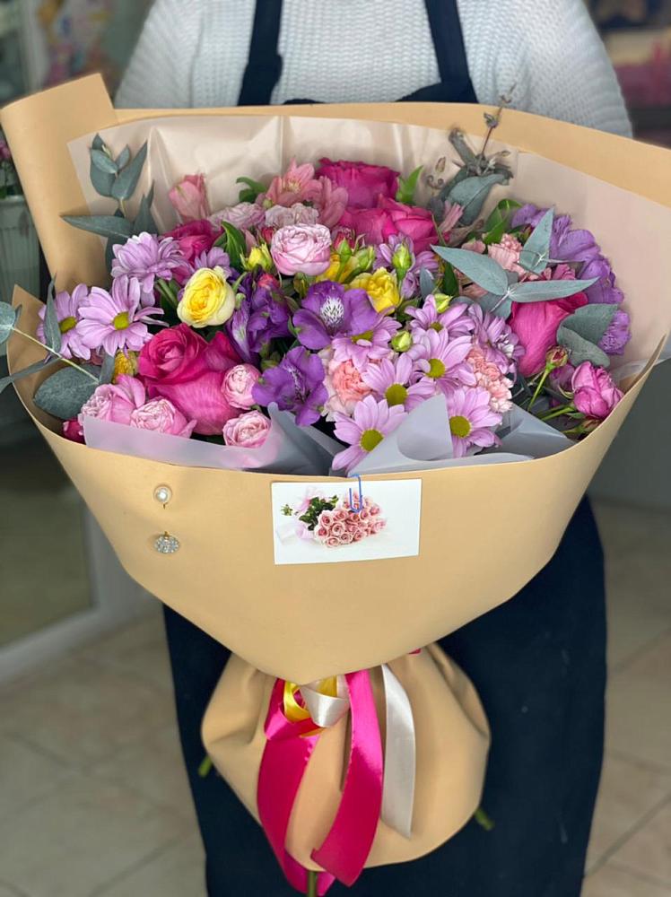 Букет цветов из: Хризантемы, Гвоздики и Альстромерии в Саргатском