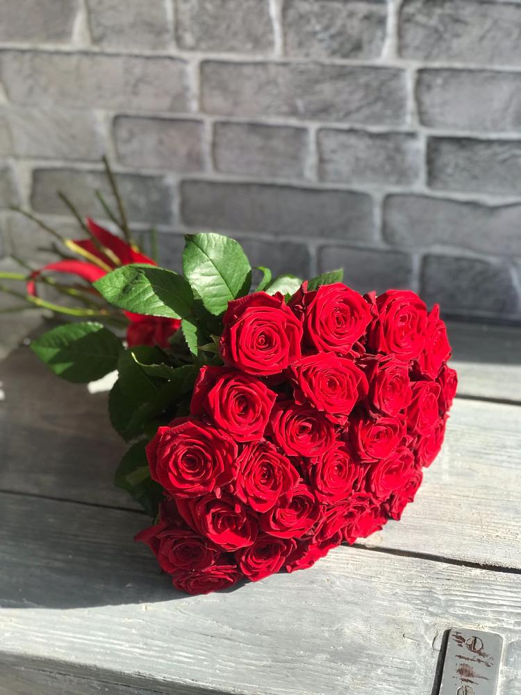 Букет Красные розы Фридом в Саргатском