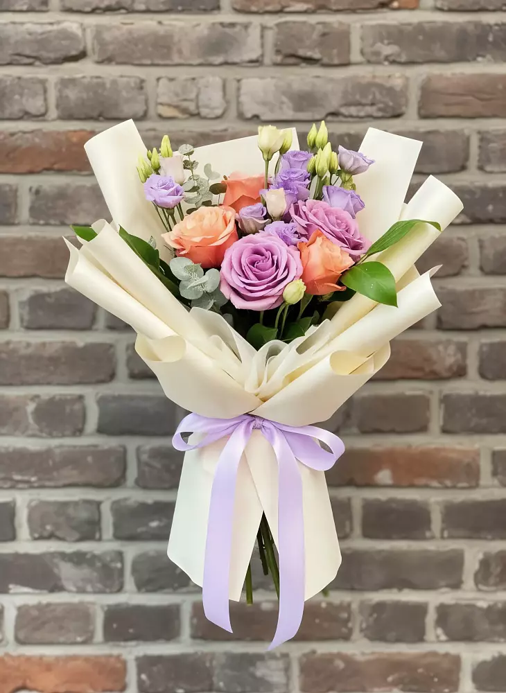 Букет цветов из: Лизиантусы и Розы в Саргатском