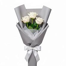 Букет 3 белые розы в Саргатском
