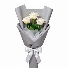 Букет 3 белые розы в Саргатском