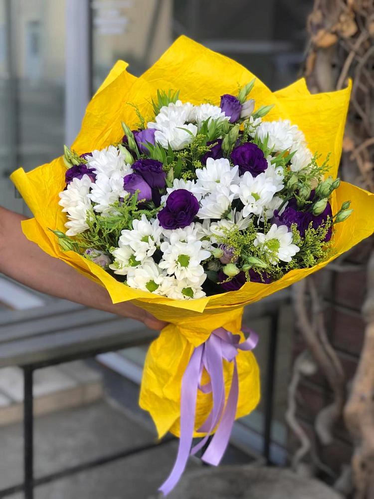 Букет цветов из: Ирисы, Хризантемы и Ромашки в Саргатском