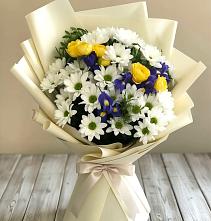 Букет цветов из:  Ирисы, Хризантемы и Розы #REPLACE_PRED# Саргатском
