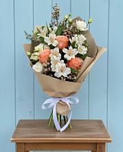 Букет цветов из:  Альстромерии, Лизиантусы, Розы и Хризантемы #REPLACE_PRED# Саргатском