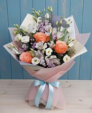 Букет цветов из:  Лизиантусы, Розы, Альстромерии и Гипсофила в Саргатском