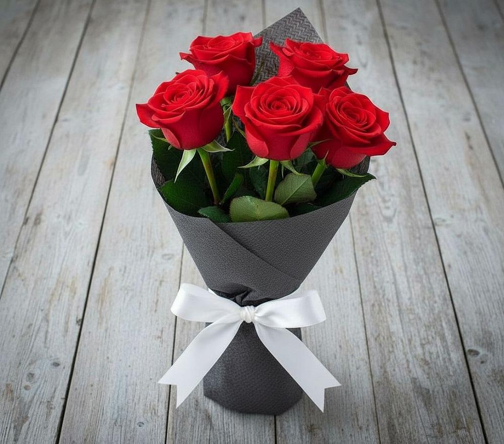 Букет 5 Красных роз Эдлесс Лав в Саргатском