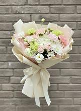Букет цветов из:  Гвоздики, Розы, Лизиантусы и Хризантемы в Саргатском