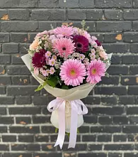 Букет цветов из:  Герберы и Хризантемы #REPLACE_PRED# Саргатском