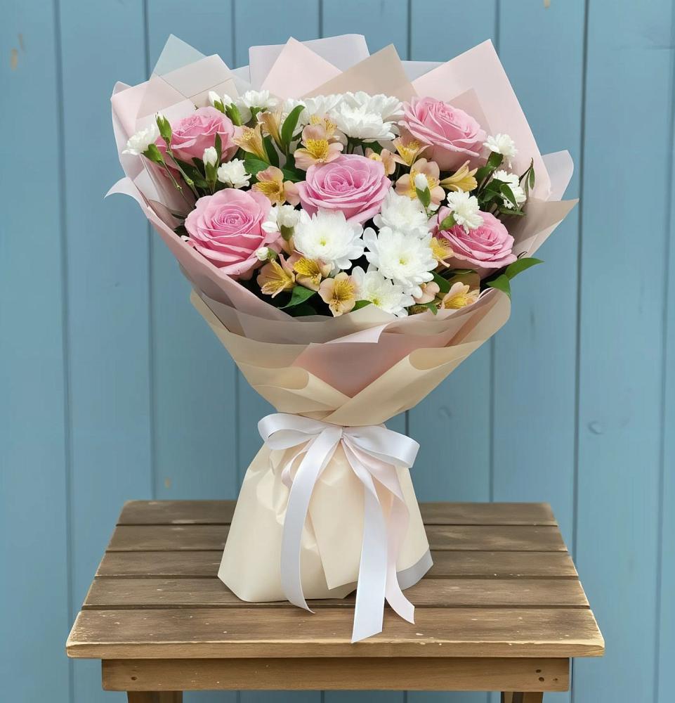 Букет цветов из: Гвоздики, Орхидеи и Розы в Саргатском