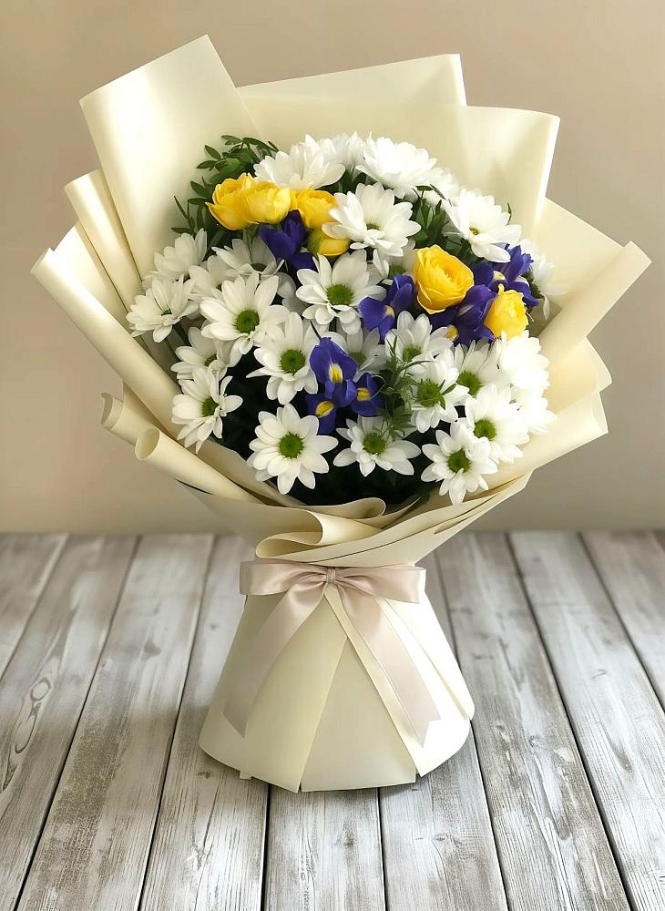 Букет цветов из: Ирисы, Хризантемы и Розы в Саргатском