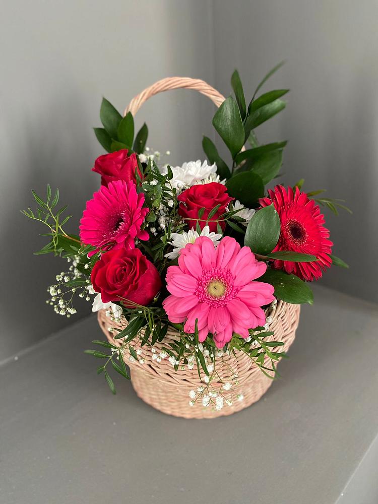 Цветочная композиция из Розы, Хризантемы и Герберы в корзине в Саргатском