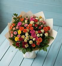 Букет Микс из разноцветных кустовых роз в Саргатском